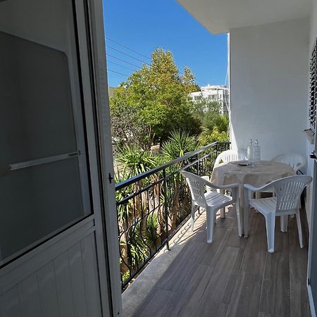 Stylish 3 Bedroom Apartment In Кирения Экстерьер фото