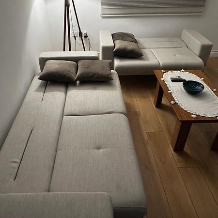 Stylish 3 Bedroom Apartment In Кирения Экстерьер фото
