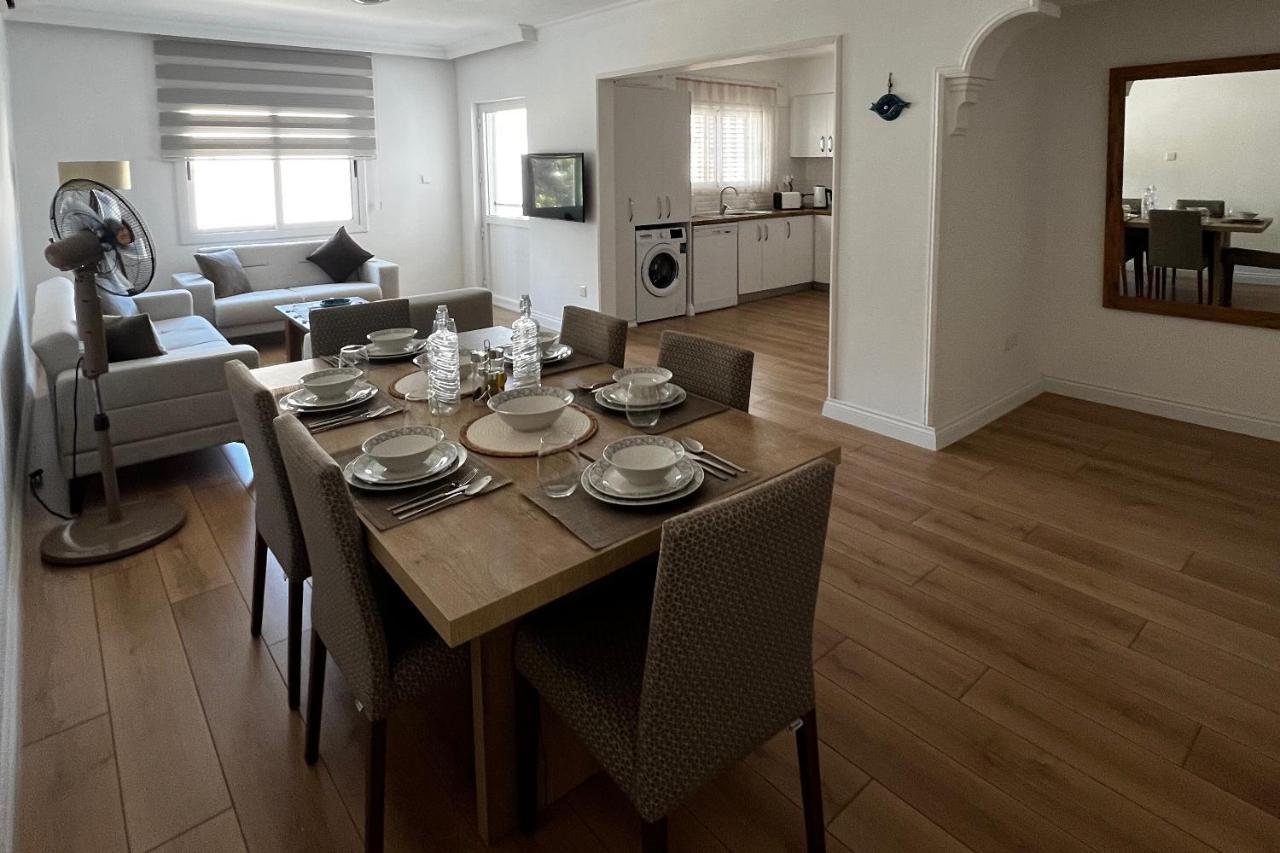 Stylish 3 Bedroom Apartment In Кирения Экстерьер фото