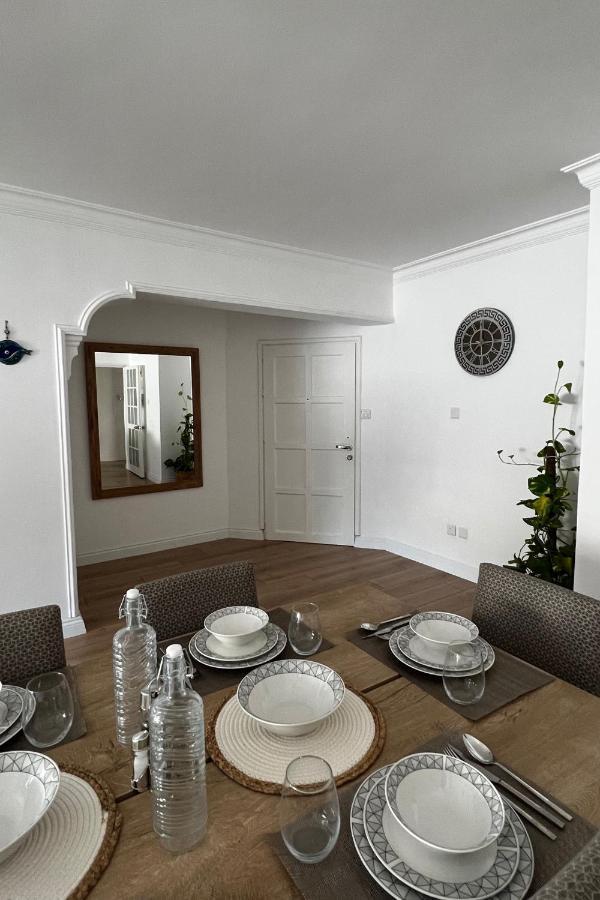 Stylish 3 Bedroom Apartment In Кирения Экстерьер фото