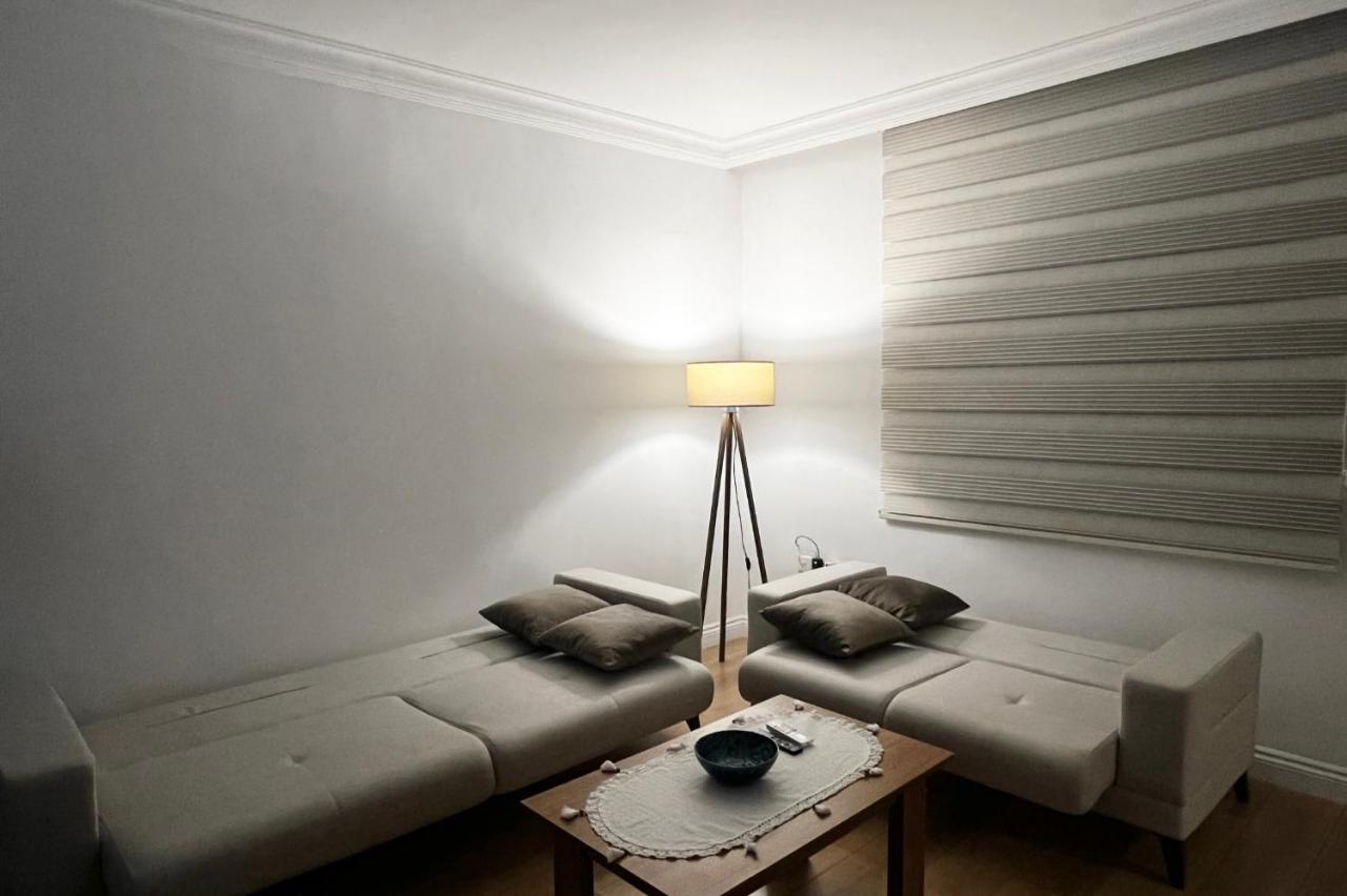 Stylish 3 Bedroom Apartment In Кирения Экстерьер фото