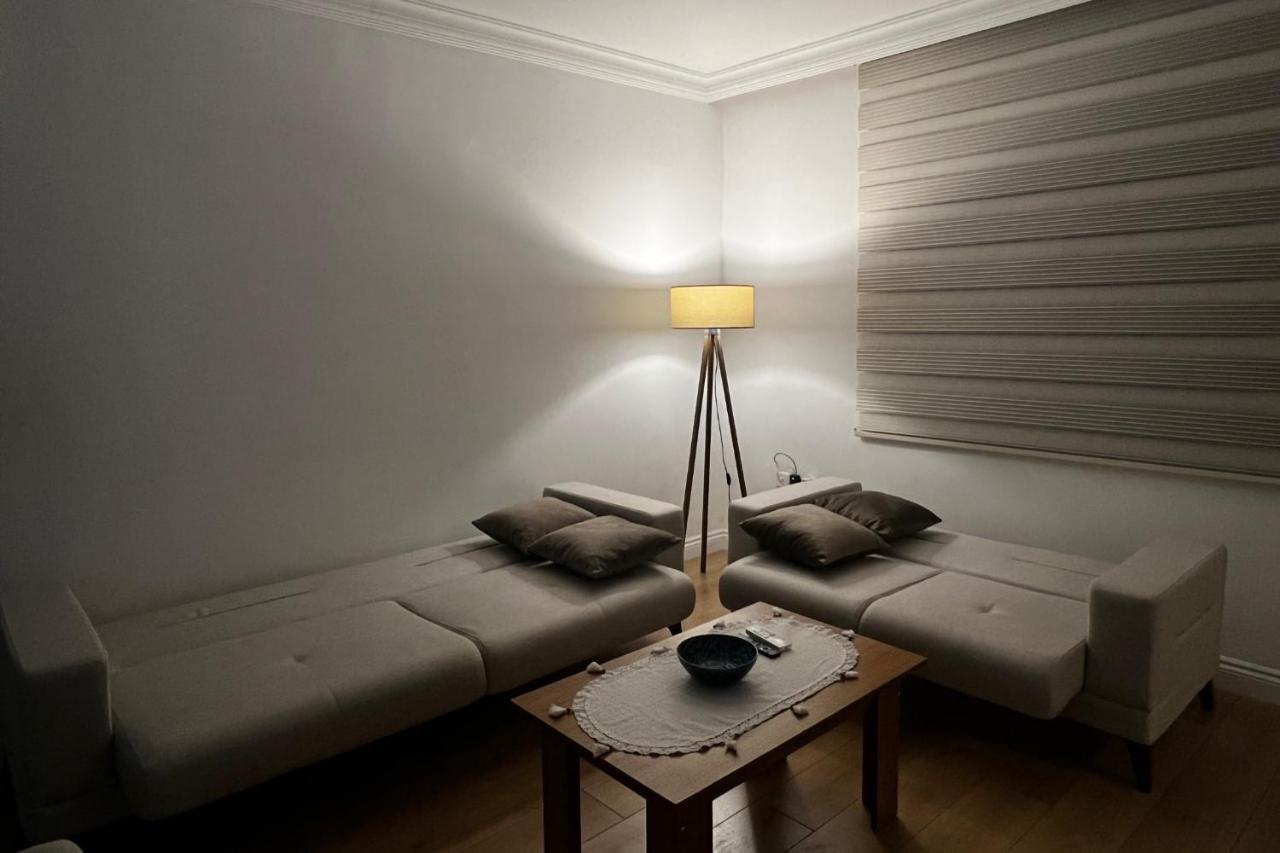 Stylish 3 Bedroom Apartment In Кирения Экстерьер фото