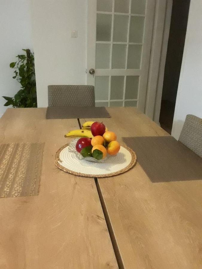 Stylish 3 Bedroom Apartment In Кирения Экстерьер фото