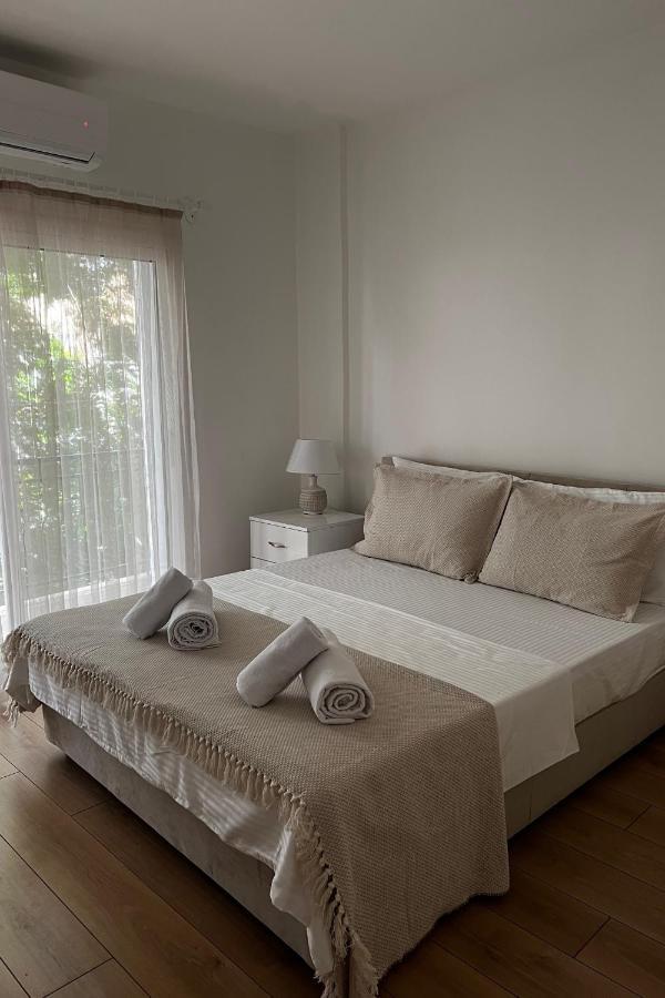 Stylish 3 Bedroom Apartment In Кирения Экстерьер фото