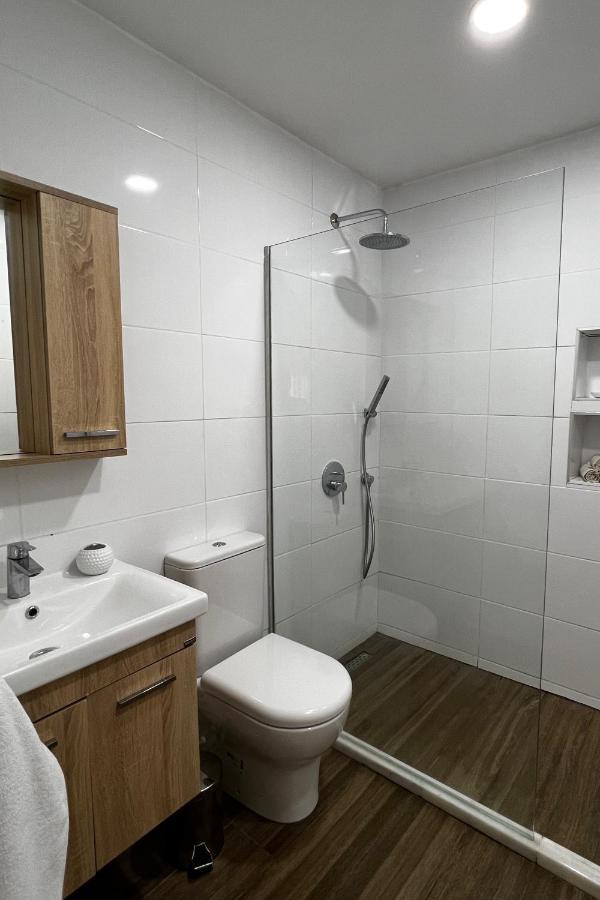Stylish 3 Bedroom Apartment In Кирения Экстерьер фото