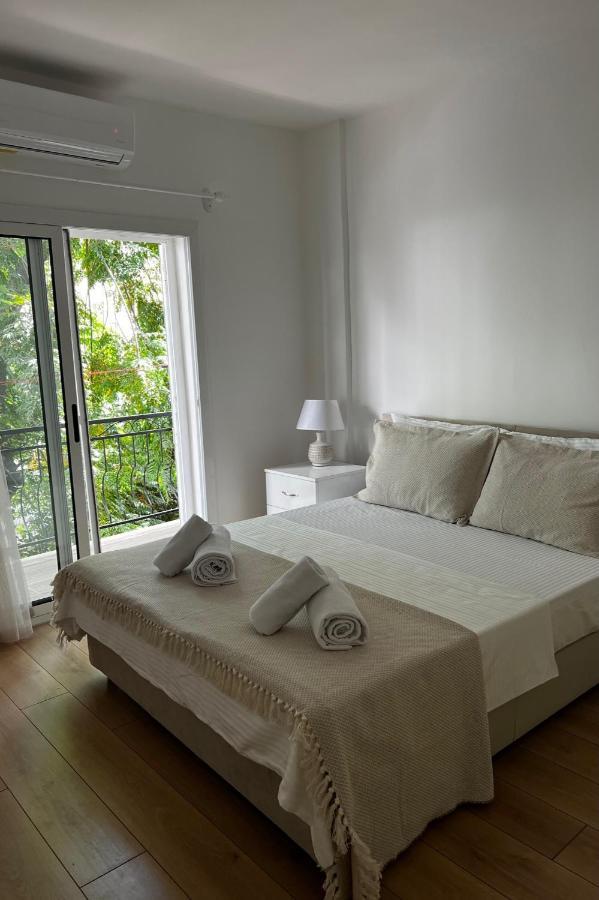 Stylish 3 Bedroom Apartment In Кирения Экстерьер фото