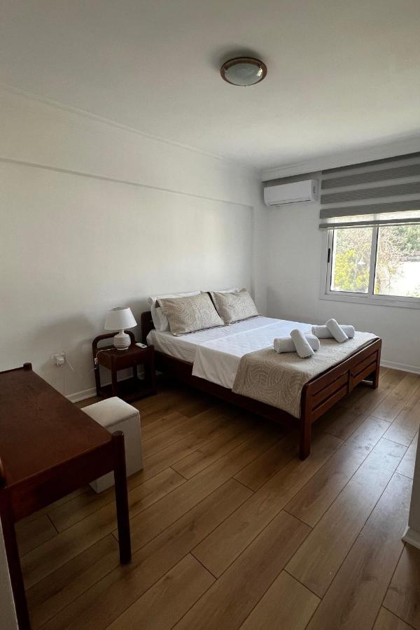 Stylish 3 Bedroom Apartment In Кирения Экстерьер фото