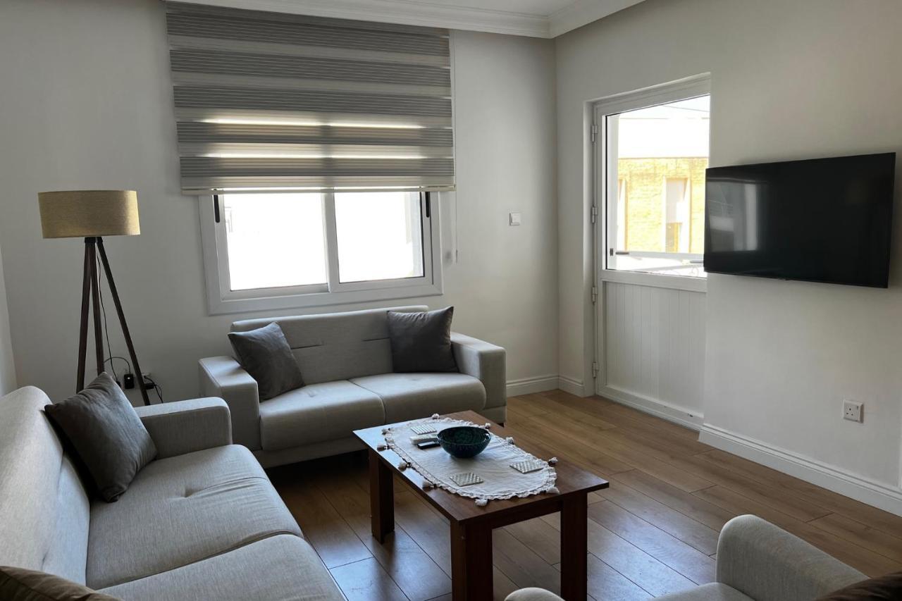 Stylish 3 Bedroom Apartment In Кирения Экстерьер фото