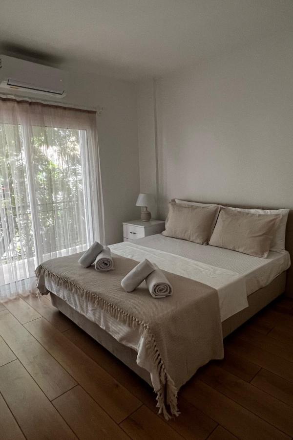 Stylish 3 Bedroom Apartment In Кирения Экстерьер фото