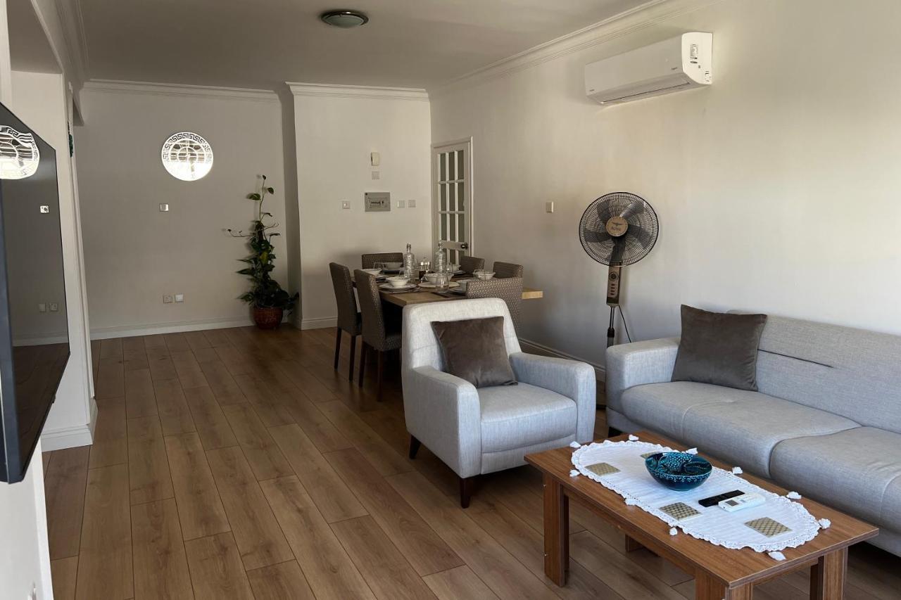 Stylish 3 Bedroom Apartment In Кирения Экстерьер фото