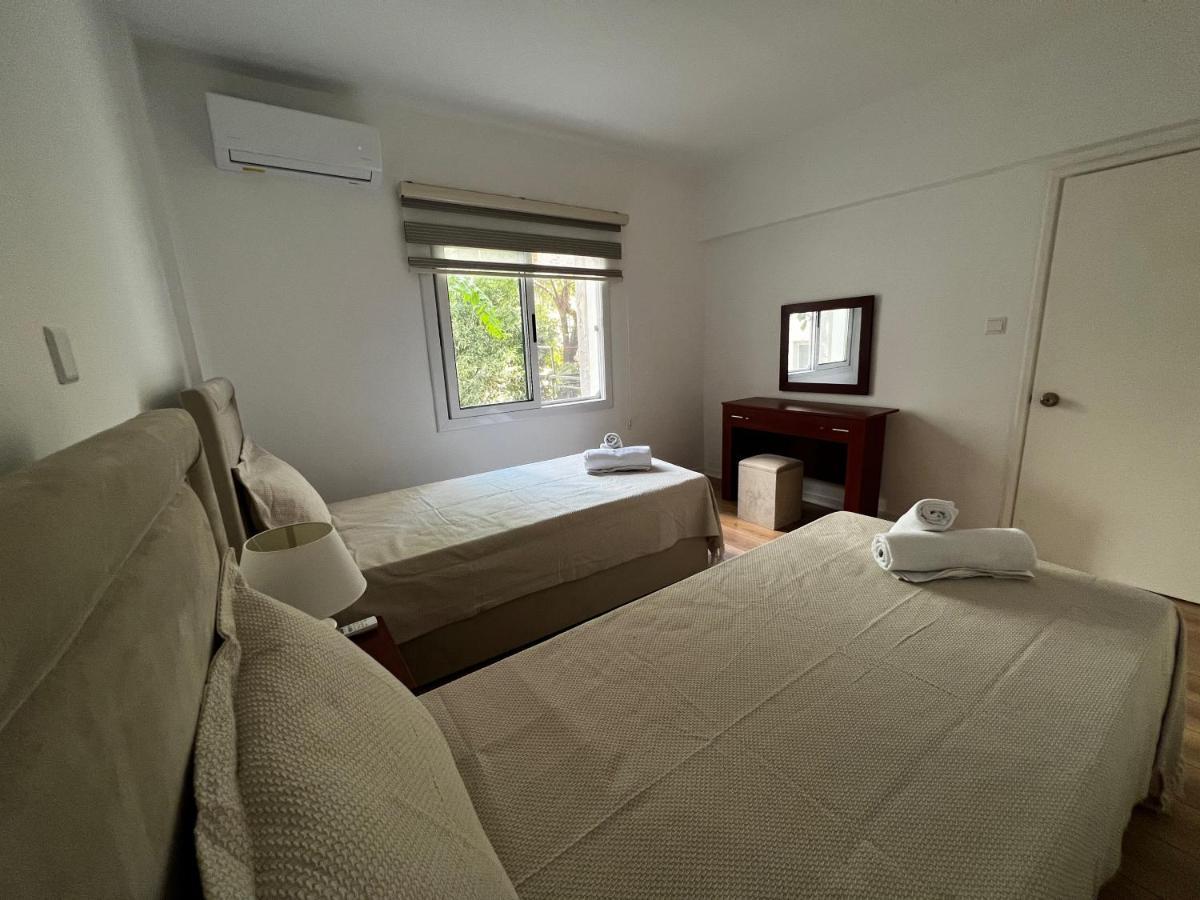 Stylish 3 Bedroom Apartment In Кирения Экстерьер фото