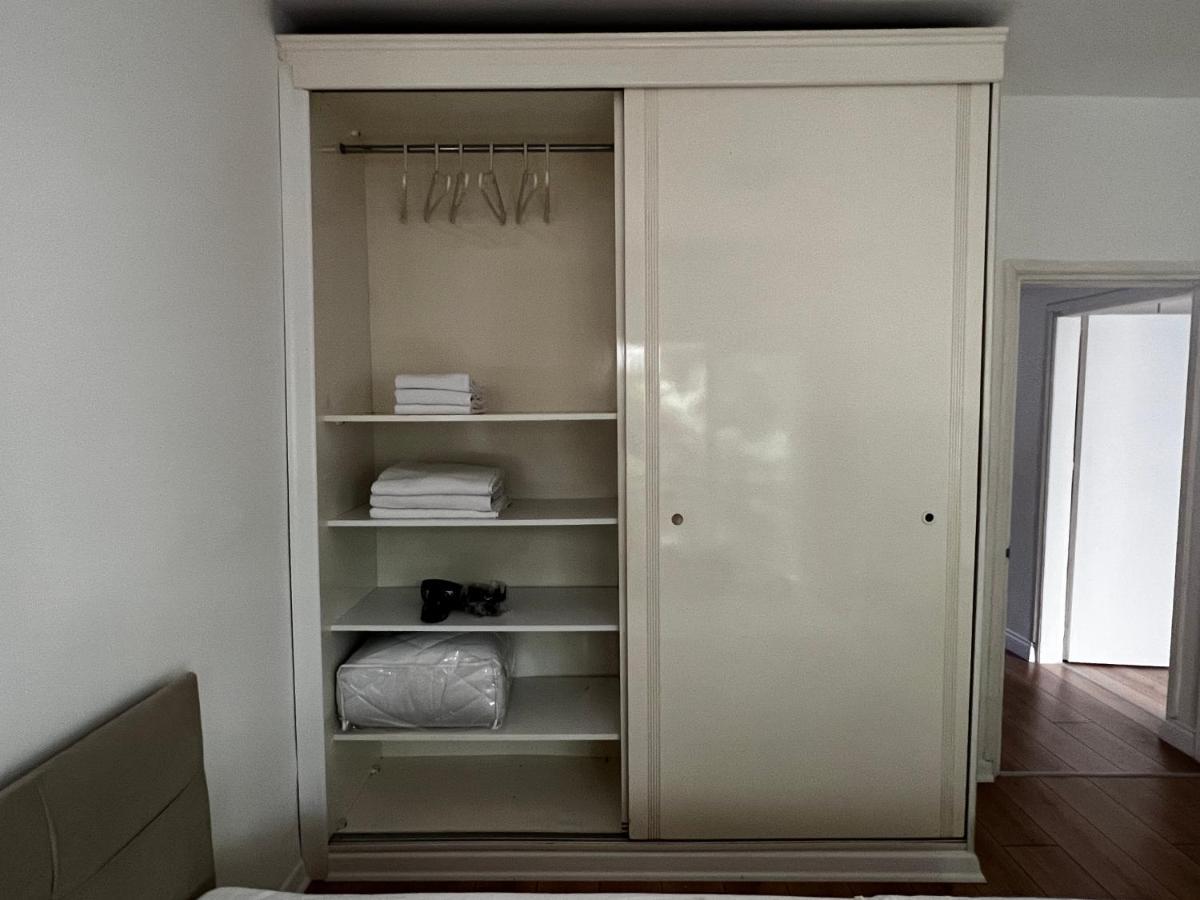 Stylish 3 Bedroom Apartment In Кирения Экстерьер фото